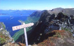 Foto van wandeling naar de toppen van Rrsethornet en Rstadhornet op het eiland Otrya in Noorwegen