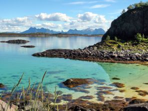 Foto van het eilandje rsteinen op de Lofoten in Noorwegen