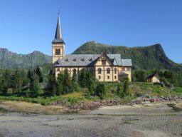 Foto van de Vgn Kirke op de Lofoten in Noorwegen